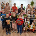 Przedszkolaki poznają nowe zawody – spotkanie z Panią Anetą Szpindą z „Kroniki Tygodnia”